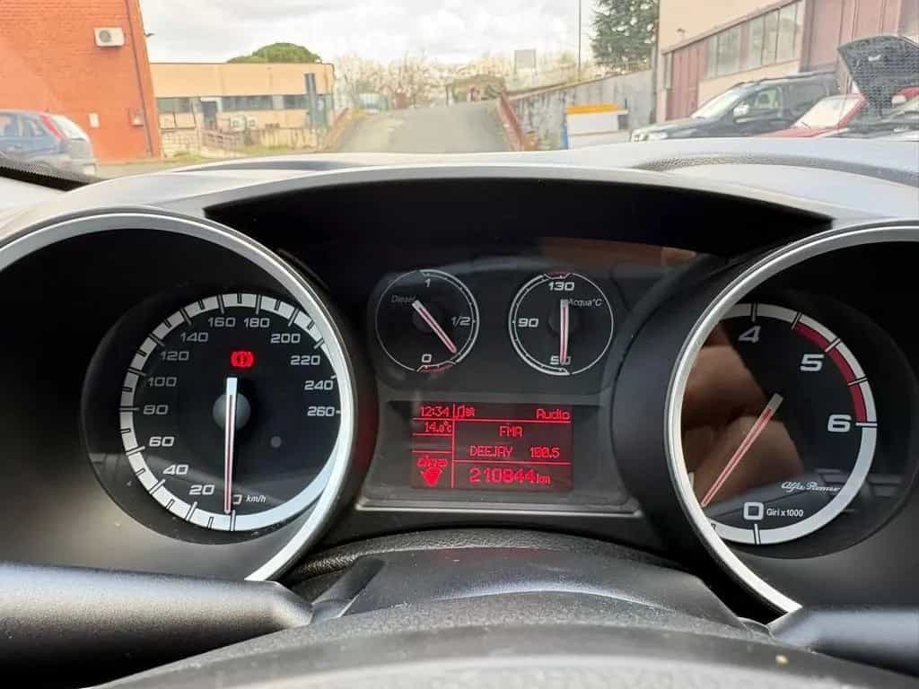 Alfa Romeo Giulietta 1.6 JTDm-2 105 CV Distincti 03/2013-photo-2