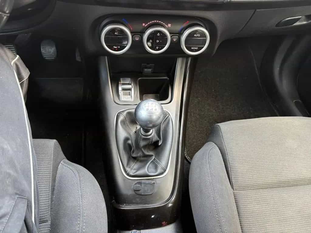 Alfa Romeo Giulietta 1.6 JTDm-2 105 CV Distincti 03/2013-photo-7