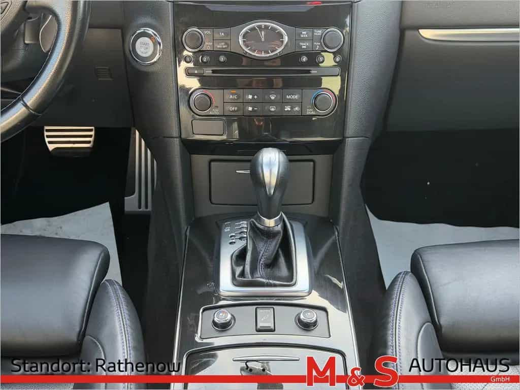 Infiniti QX70 3.0d S 09/2015-photo-11
