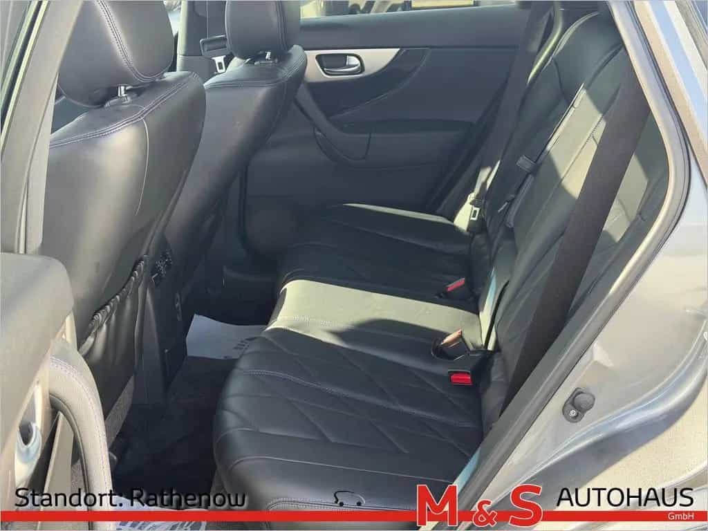 Infiniti QX70 3.0d S 09/2015-photo-16