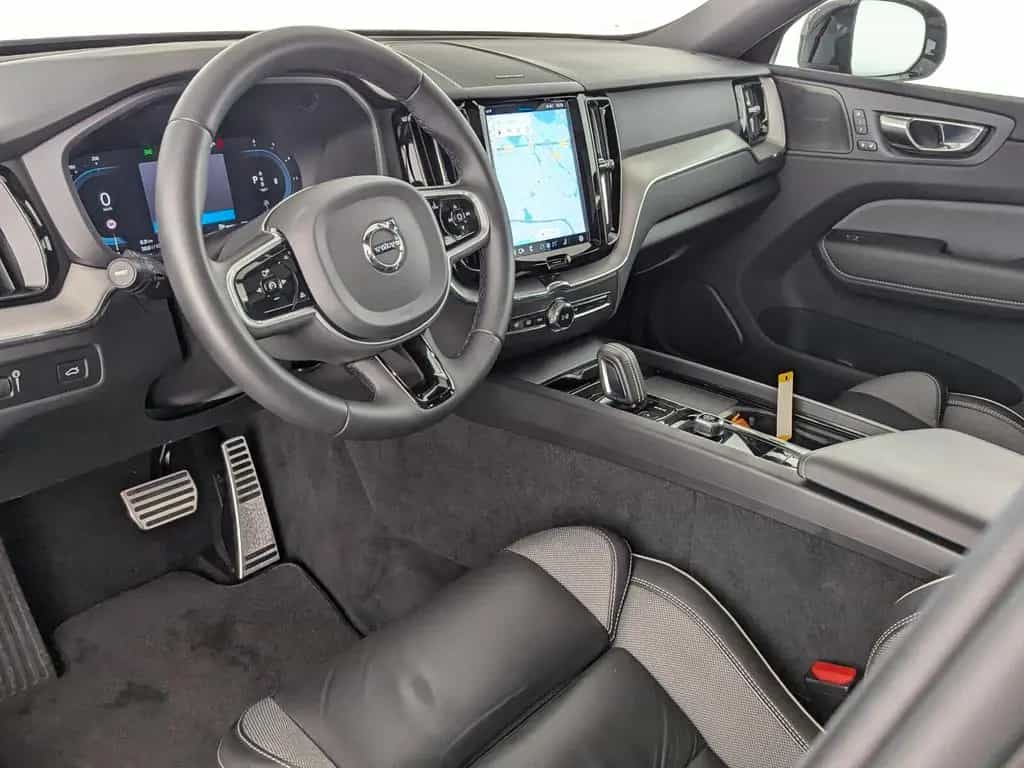 Volvo XC60 XC 60 B4 (Diesel) AWD R-Design LED+NAVI+AHK+PANO 06/2022-photo-14