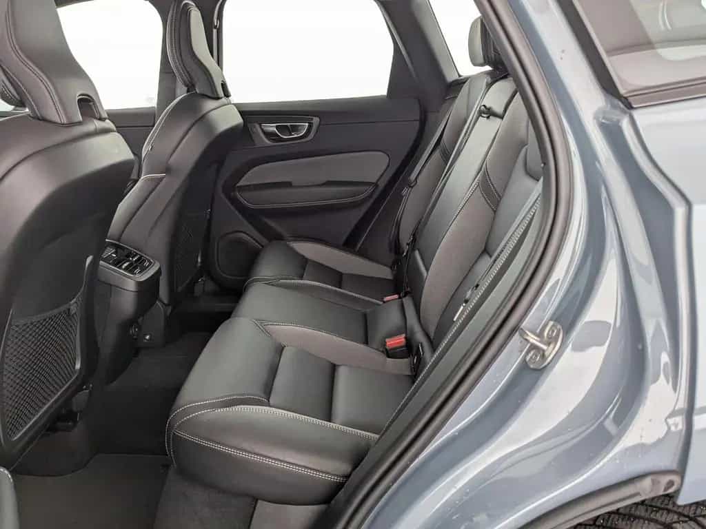 Volvo XC60 XC 60 B4 (Diesel) AWD R-Design LED+NAVI+AHK+PANO 06/2022-photo-16
