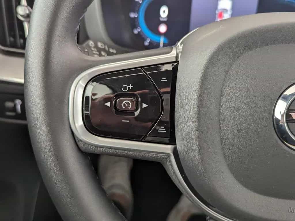 Volvo XC60 XC 60 B4 (Diesel) AWD R-Design LED+NAVI+AHK+PANO 06/2022-photo-24
