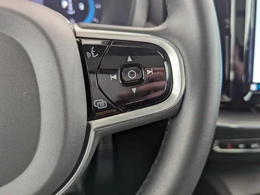 Volvo XC60 XC 60 B4 (Diesel) AWD R-Design LED+NAVI+AHK+PANO 06/2022-photo-25