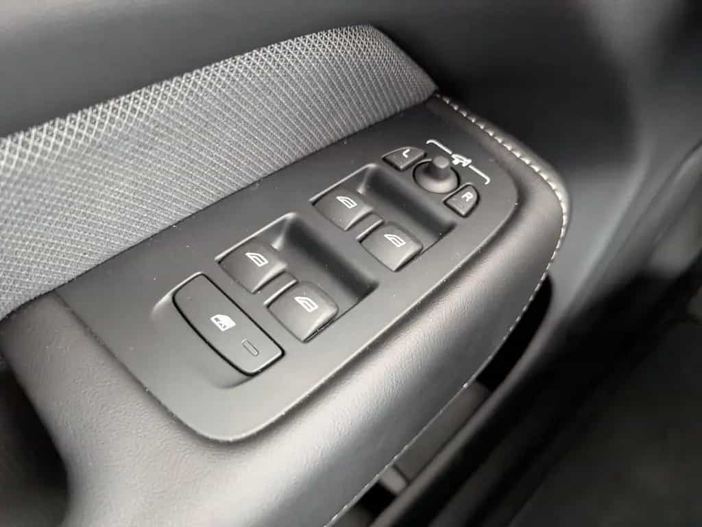 Volvo XC60 XC 60 B4 (Diesel) AWD R-Design LED+NAVI+AHK+PANO 06/2022-photo-26