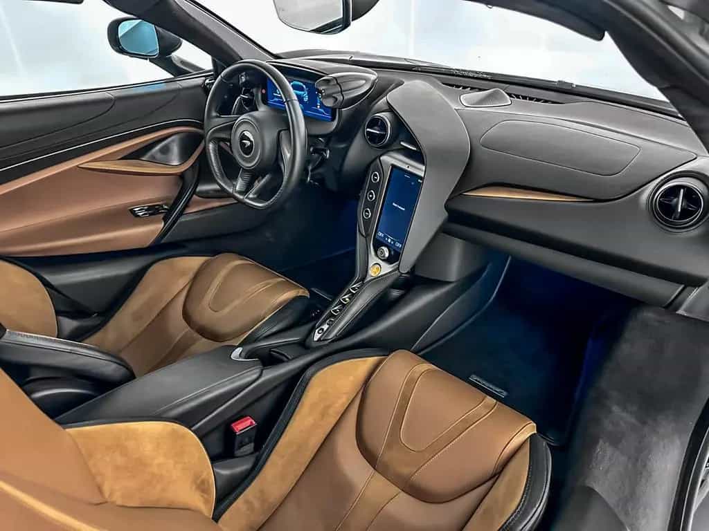 McLaren 750S Coupé - McLaren Milano 04/2025-photo-10