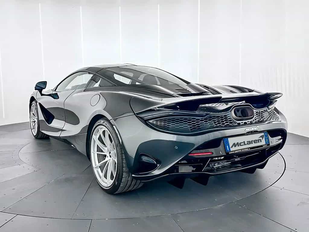 McLaren 750S Coupé - McLaren Milano 04/2025-photo-3