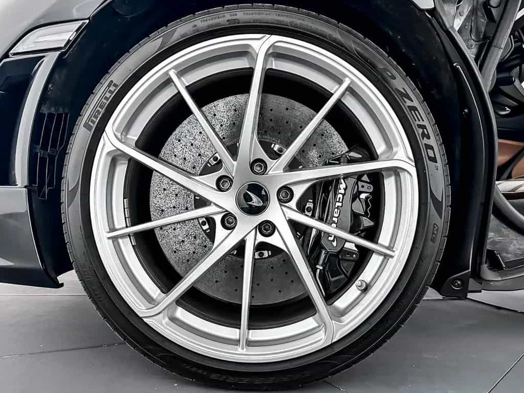 McLaren 750S Coupé - McLaren Milano 04/2025-photo-6