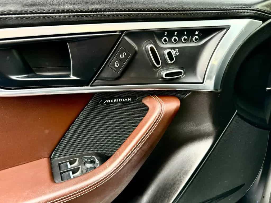 Jaguar F-Type V6 S British Design Edition Coupé 03/2018-photo-8