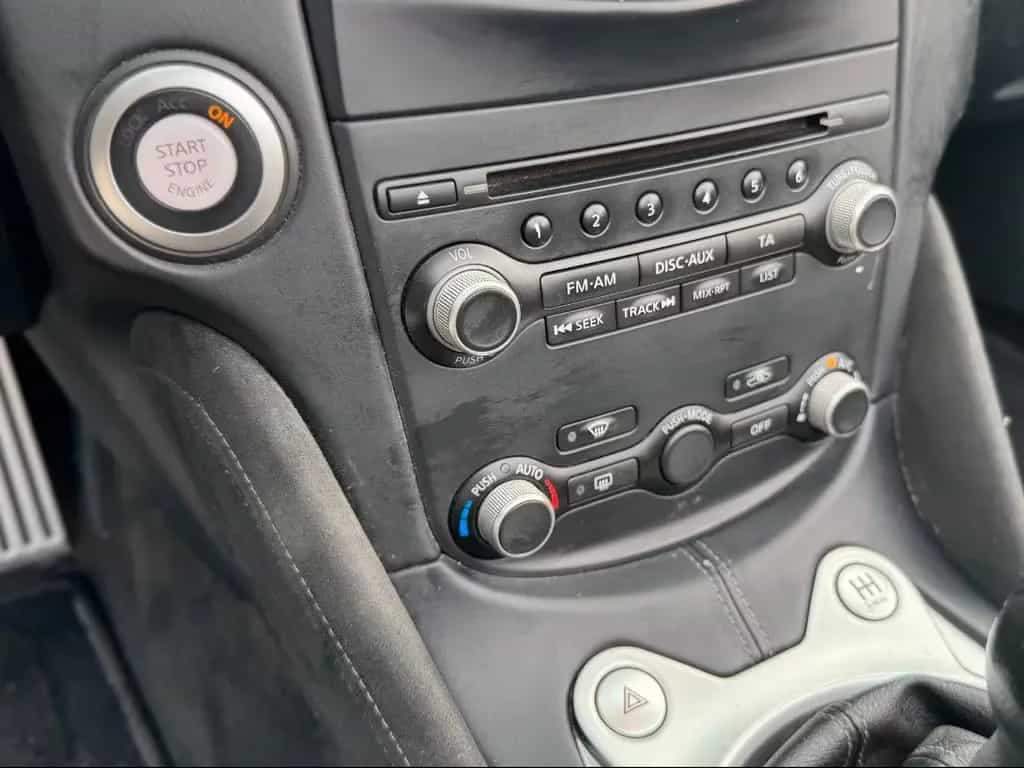Nissan 370Z Roadster *SCHALTER*BOSE*NAVI*SHZ*2.HAND* 05/2016-photo-17