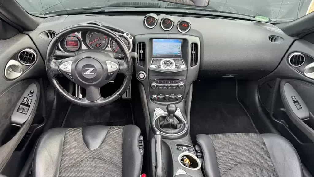 Nissan 370Z Roadster *SCHALTER*BOSE*NAVI*SHZ*2.HAND* 05/2016-photo-7