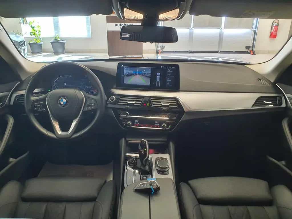 BMW 5 Series 520d xDrive Aut/Navi/SportSitz/ParkAss/KeyLessGo 02/2023-photo-2