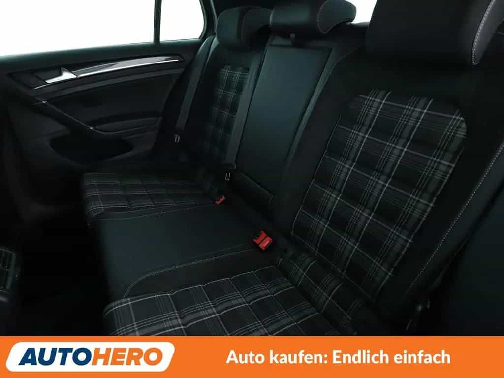 Volkswagen Golf 06/2016-photo-13