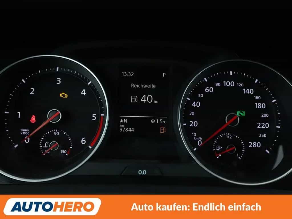 Volkswagen Golf 06/2016-photo-19