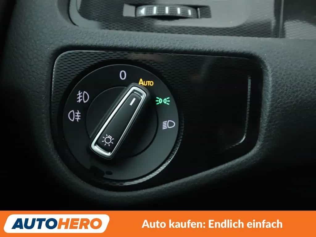 Volkswagen Golf 06/2016-photo-23