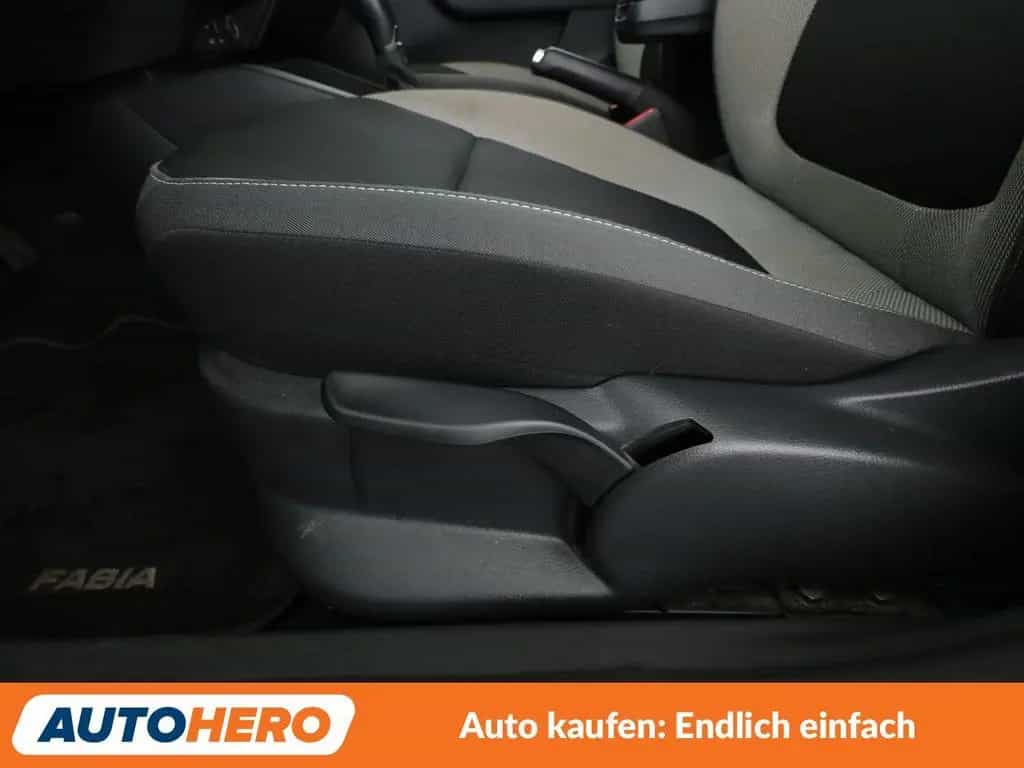 Skoda Fabia 1.0 TSI Ambition Aut.*NAV*ACC*CAM*PDC*SHZ* 08/2017-photo-29