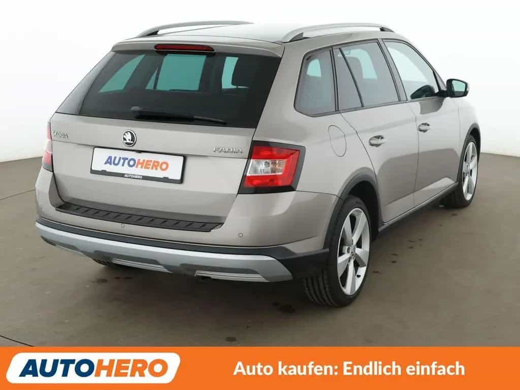 Skoda Fabia 1.0 TSI Ambition Aut.*NAV*ACC*CAM*PDC*SHZ* 08/2017-photo-4
