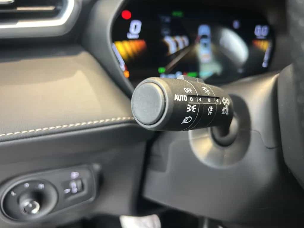 MG ZS Luxury 1.5 Hybrid+ Autom LED ACC GJR RFK SHZ 12/2025-photo-17