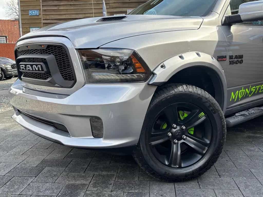 Dodge RAM 1500 5,7L MONSTER 4x4 LEDER AHK LED 02/2020-photo-7