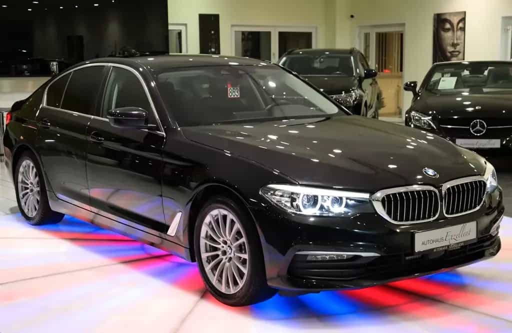 BMW 5 Series 520d Limousine*1HD*ALU*NAVI*PDC*SHZ*LED*TEMPOMAT 09/2019-photo-1