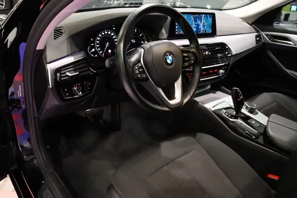 BMW 5 Series 520d Limousine*1HD*ALU*NAVI*PDC*SHZ*LED*TEMPOMAT 09/2019-photo-16