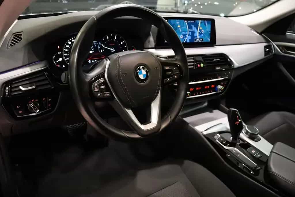 BMW 5 Series 520d Limousine*1HD*ALU*NAVI*PDC*SHZ*LED*TEMPOMAT 09/2019-photo-18