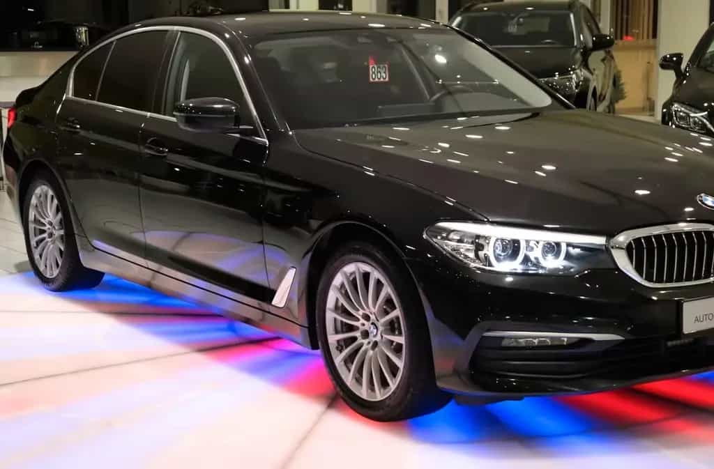 BMW 5 Series 520d Limousine*1HD*ALU*NAVI*PDC*SHZ*LED*TEMPOMAT 09/2019-photo-2