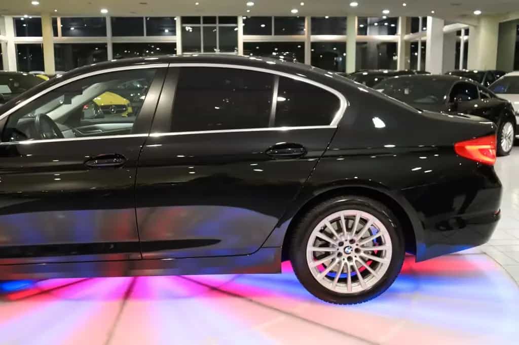 BMW 5 Series 520d Limousine*1HD*ALU*NAVI*PDC*SHZ*LED*TEMPOMAT 09/2019-photo-4