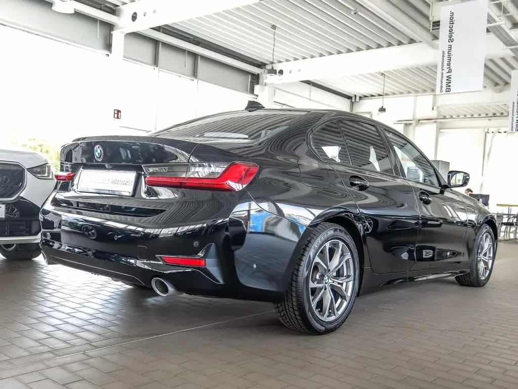 BMW 3 Series 320d Sport Line AHK LED Navi Hifi Kamera 02/2022-photo-1