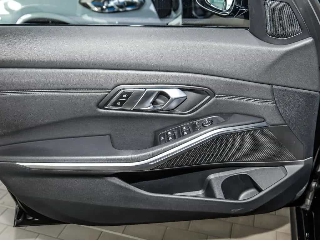 BMW 3 Series 320d Sport Line AHK LED Navi Hifi Kamera 02/2022-photo-17