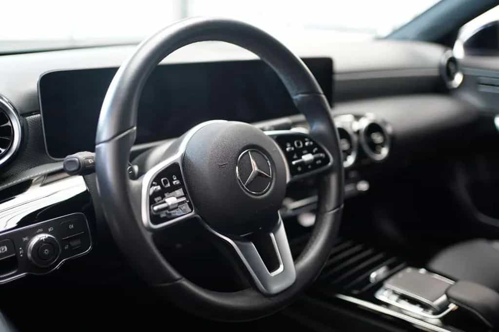 Mercedes-Benz A 180 Automat Spurhalte-&Parkassist+Navi+AHK+LED 10/2018-photo-1