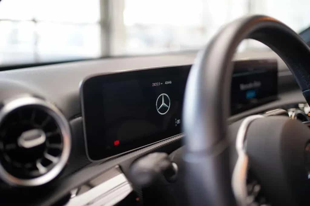 Mercedes-Benz A 180 Automat Spurhalte-&Parkassist+Navi+AHK+LED 10/2018-photo-10