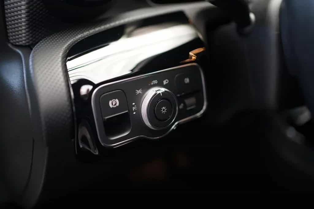 Mercedes-Benz A 180 Automat Spurhalte-&Parkassist+Navi+AHK+LED 10/2018-photo-11