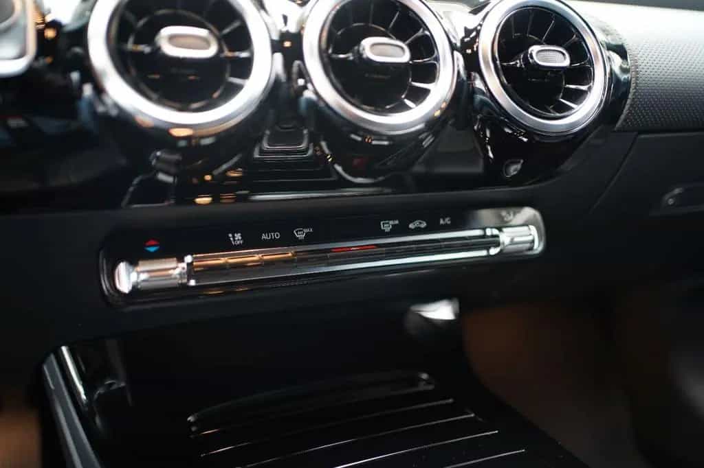 Mercedes-Benz A 180 Automat Spurhalte-&Parkassist+Navi+AHK+LED 10/2018-photo-12
