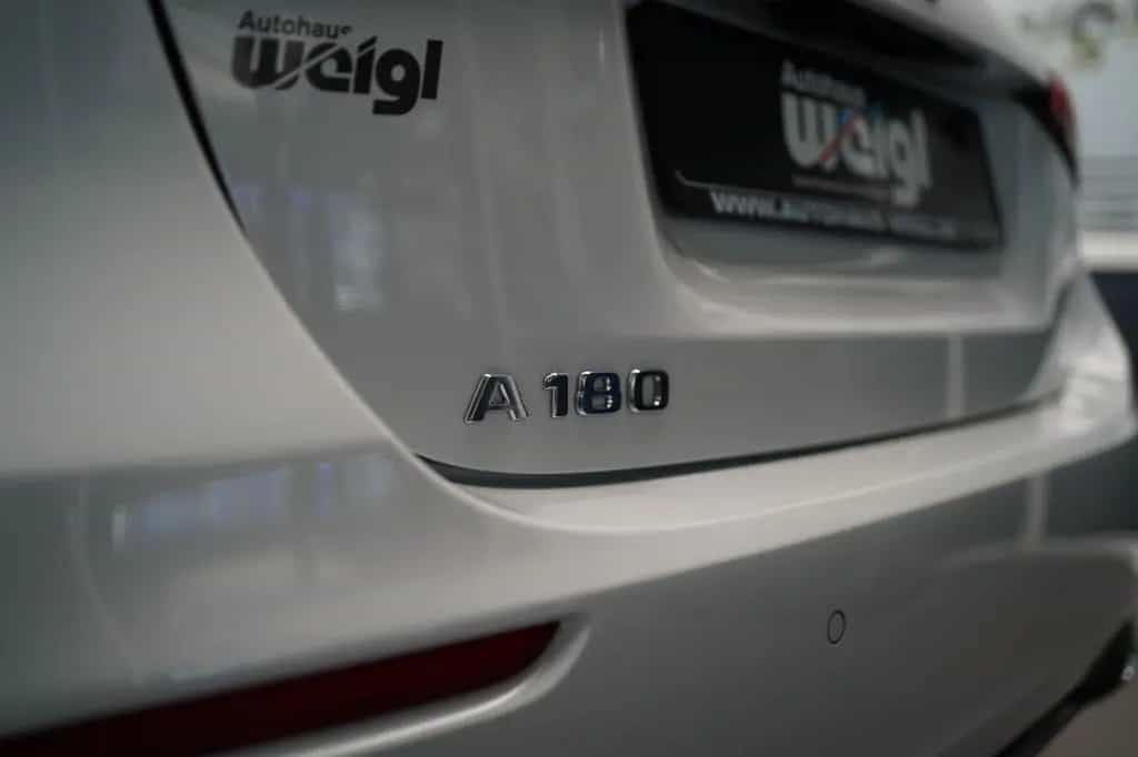 Mercedes-Benz A 180 Automat Spurhalte-&Parkassist+Navi+AHK+LED 10/2018-photo-19