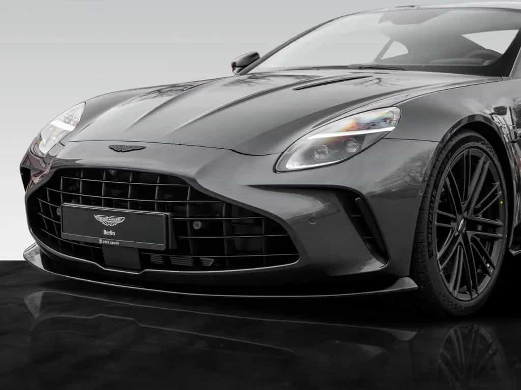 Aston Martin V8 Vantage | B&W Audio | Carbon Interior 02/2025-photo-10