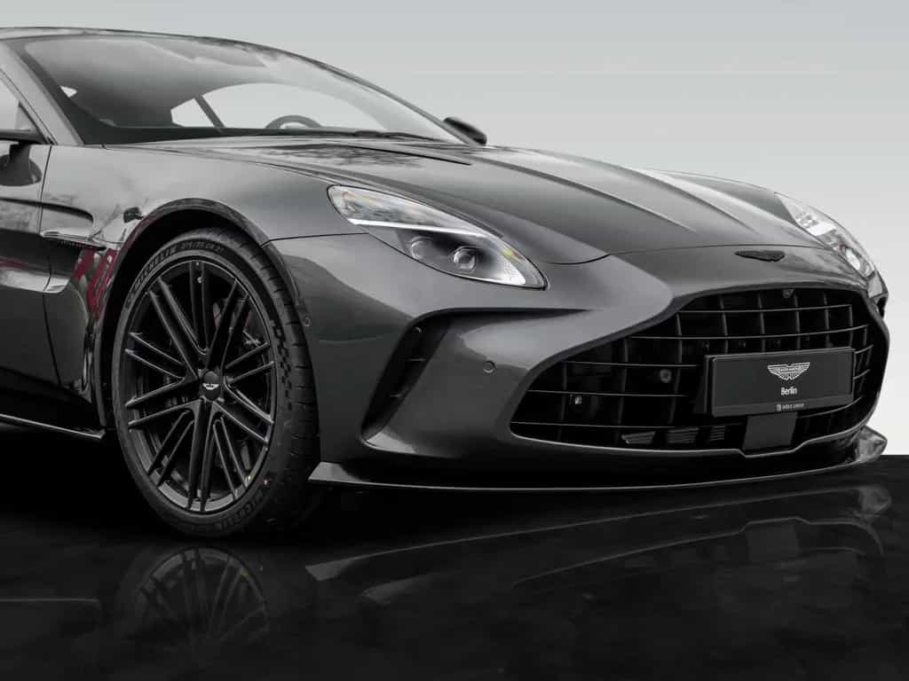 Aston Martin V8 Vantage | B&W Audio | Carbon Interior 02/2025-photo-11