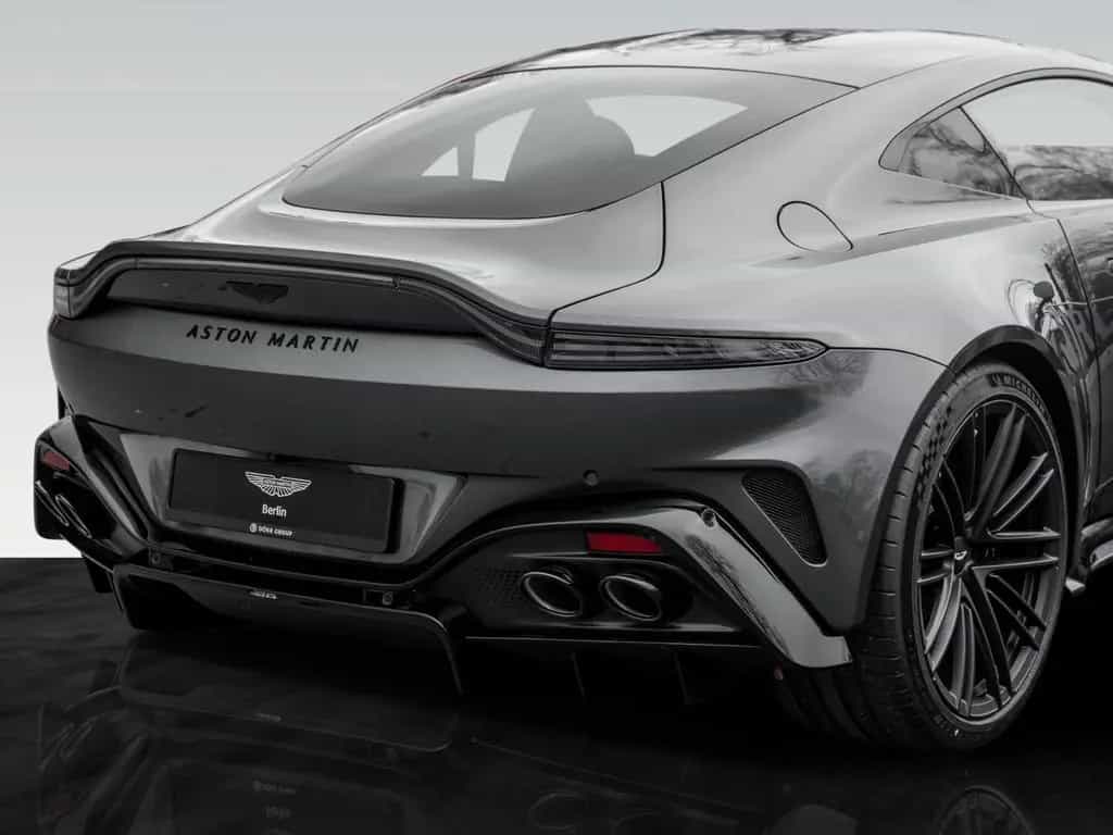 Aston Martin V8 Vantage | B&W Audio | Carbon Interior 02/2025-photo-12