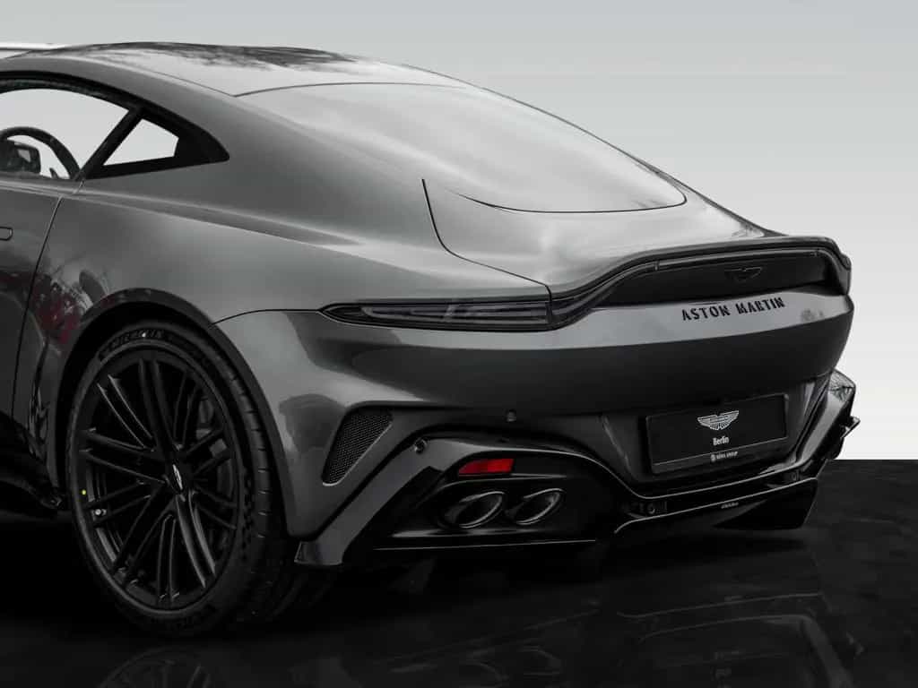 Aston Martin V8 Vantage | B&W Audio | Carbon Interior 02/2025-photo-13