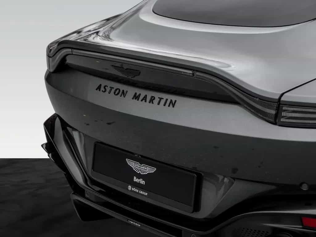 Aston Martin V8 Vantage | B&W Audio | Carbon Interior 02/2025-photo-15