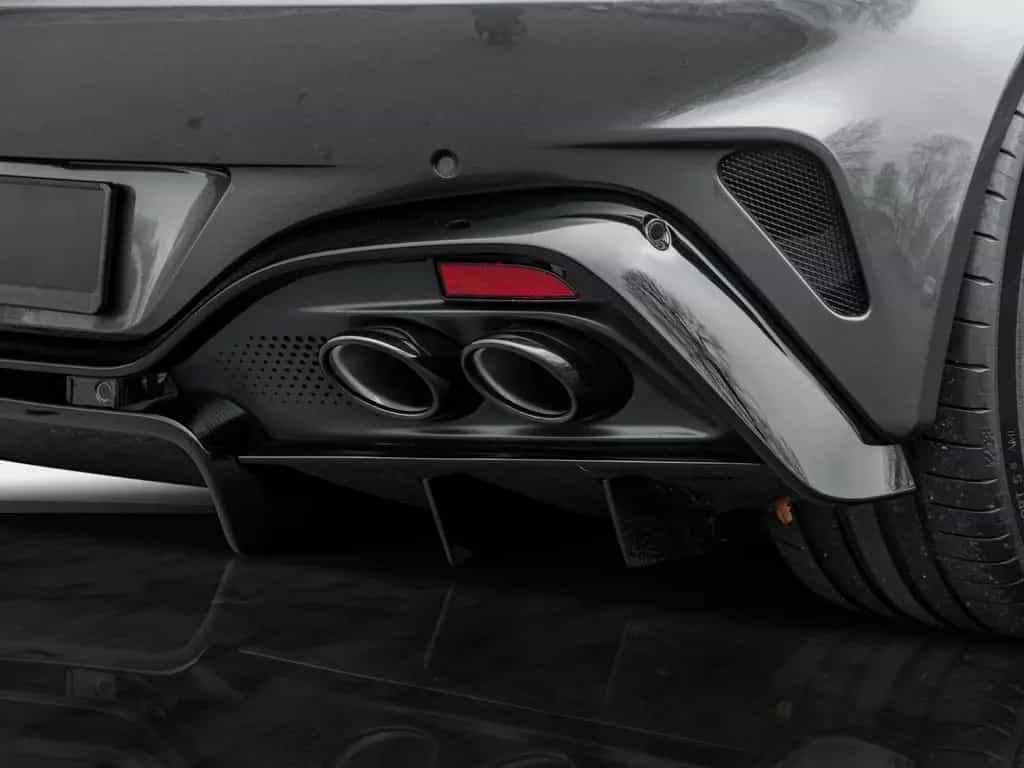 Aston Martin V8 Vantage | B&W Audio | Carbon Interior 02/2025-photo-16
