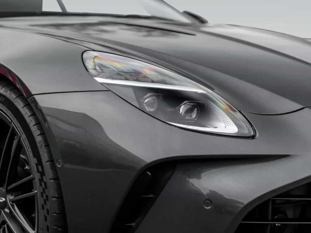 Aston Martin V8 Vantage | B&W Audio | Carbon Interior 02/2025-photo-20