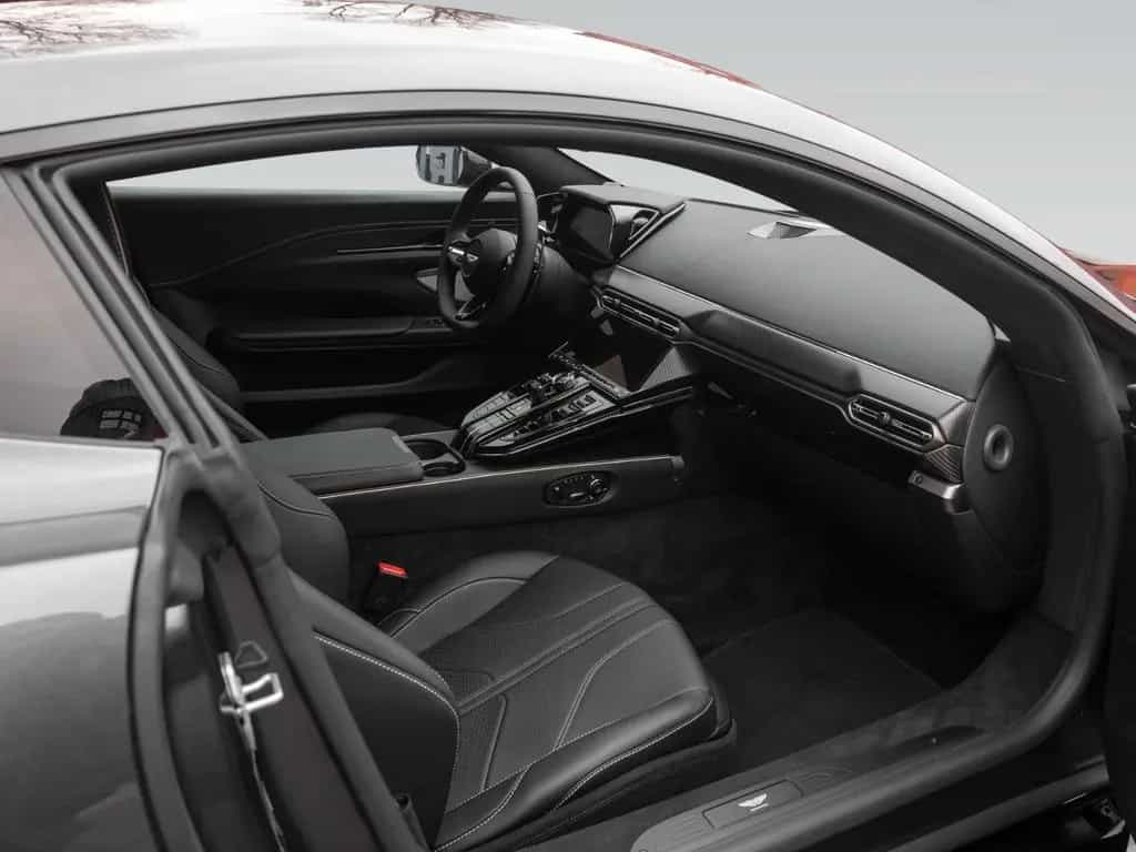 Aston Martin V8 Vantage | B&W Audio | Carbon Interior 02/2025-photo-23