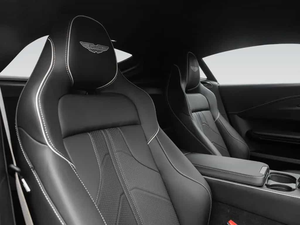 Aston Martin V8 Vantage | B&W Audio | Carbon Interior 02/2025-photo-25