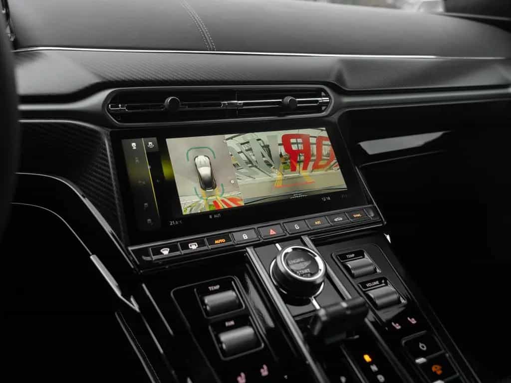 Aston Martin V8 Vantage | B&W Audio | Carbon Interior 02/2025-photo-27