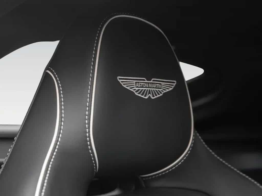 Aston Martin V8 Vantage | B&W Audio | Carbon Interior 02/2025-photo-37