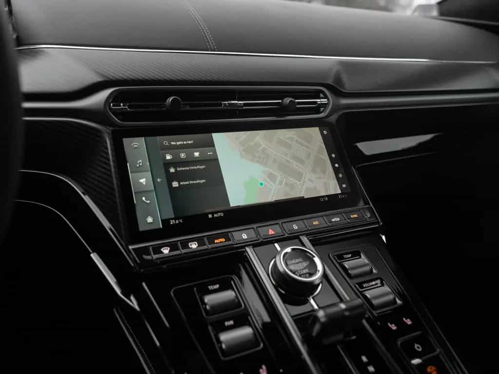 Aston Martin V8 Vantage | B&W Audio | Carbon Interior 02/2025-photo-38