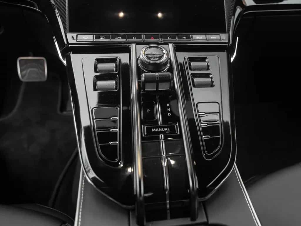 Aston Martin V8 Vantage | B&W Audio | Carbon Interior 02/2025-photo-40