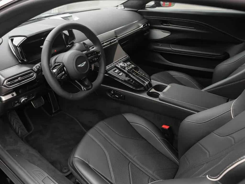 Aston Martin V8 Vantage | B&W Audio | Carbon Interior 02/2025-photo-5