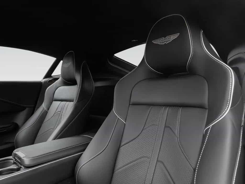 Aston Martin V8 Vantage | B&W Audio | Carbon Interior 02/2025-photo-6